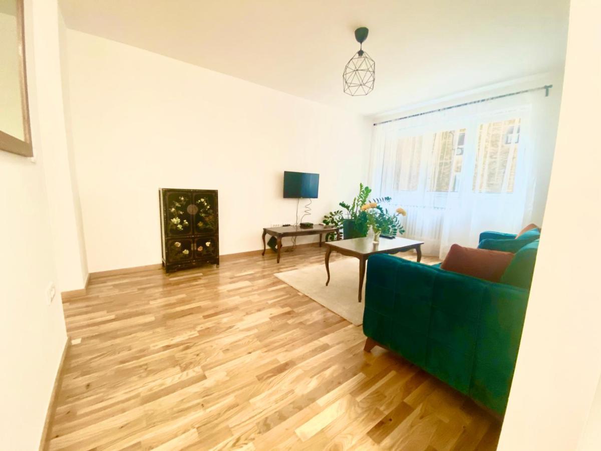 Uptown Girl Apartamento Belgrado Exterior foto